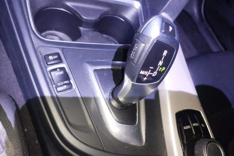 Used BMW 3 Series 2014 320i Sport Edition Gear Lever