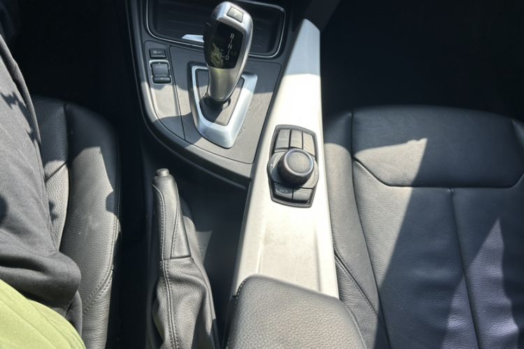 Used BMW 3 Series 2014 320i Sport Edition Gear Lever