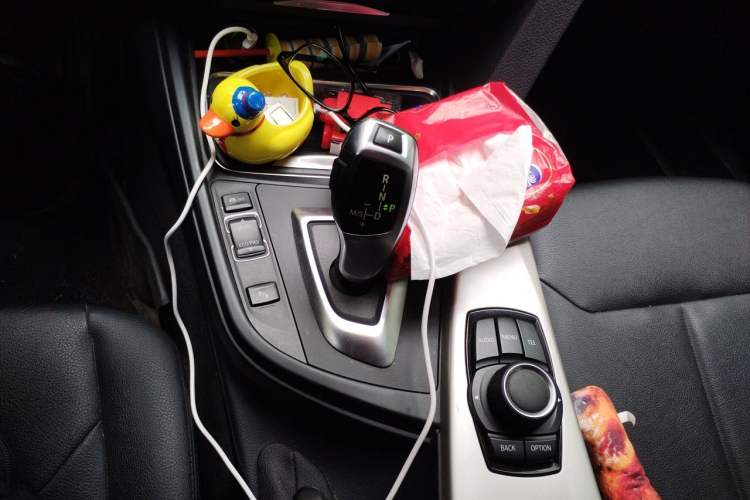 Used BMW 3 Series 2014 320i Sport Edition Gear Lever