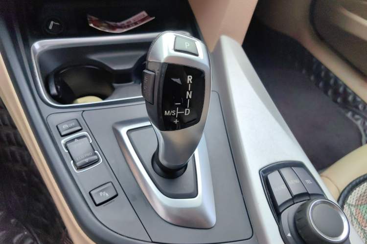 Used BMW 3 Series 2014 320Li Fashion Model Gear Lever