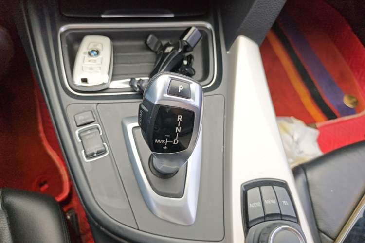 Used BMW 3 Series 2014 320i Sport Edition Gear Lever