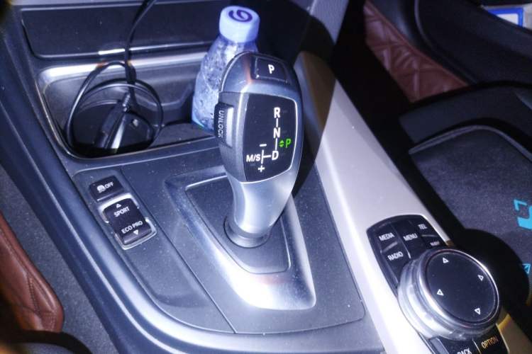 Used BMW 3 Series 2014 320i Active Edition Gear Lever