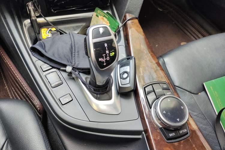 Used BMW 3 Series 2014 320Li Fashion Design Package Gear Lever