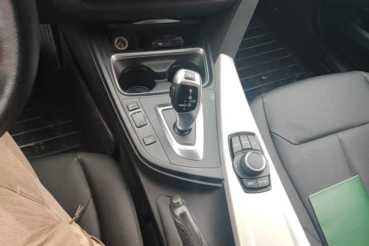 Used BMW 3 Series 2014 320i Sport Edition Gear Lever
