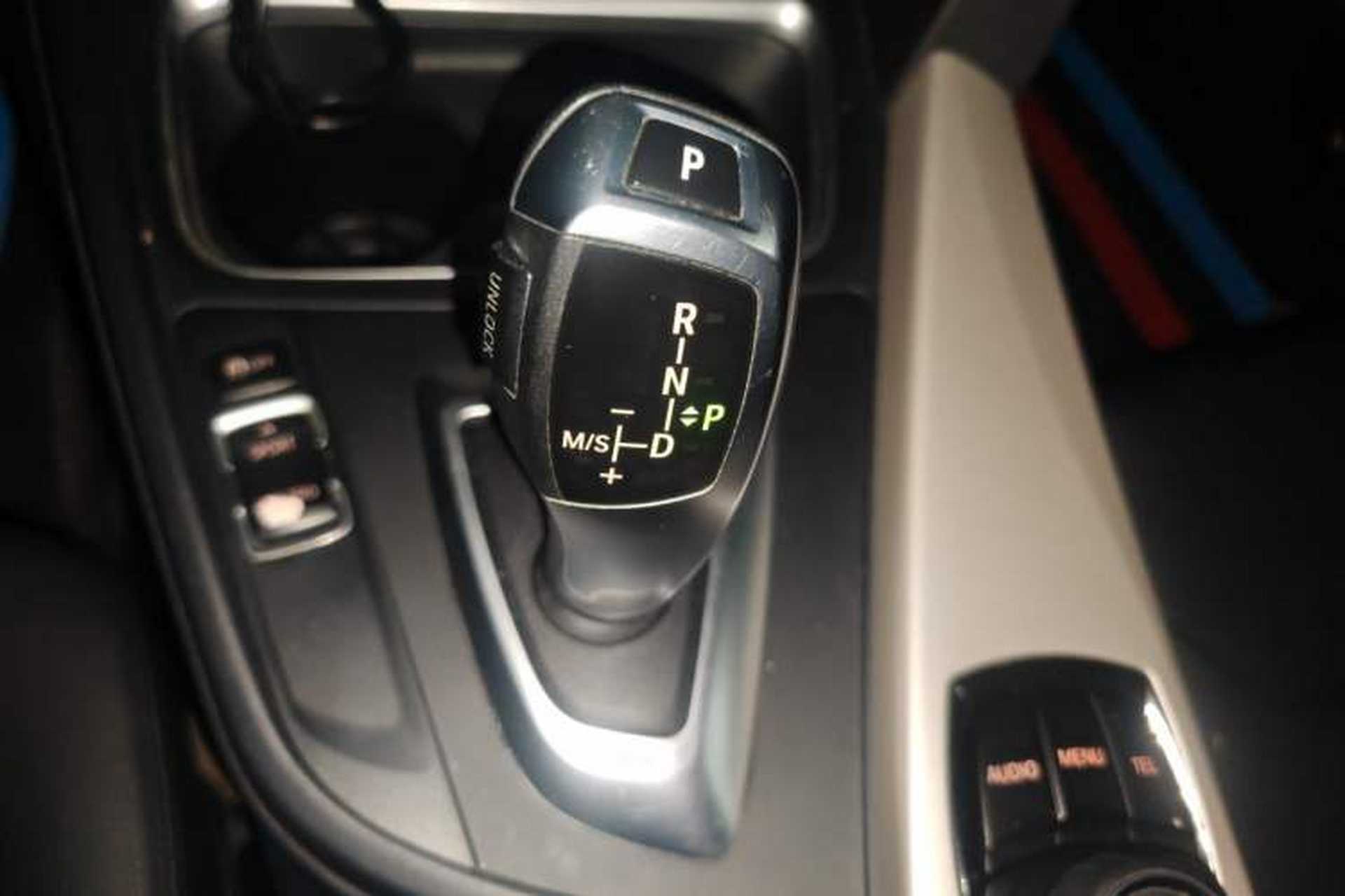 Used BMW 3 Series 2014 320i Active Edition Gear Lever
