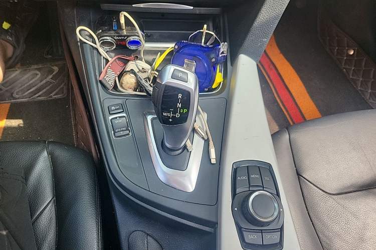 Used BMW 3 Series 2014 320i Sport Edition Gear Lever