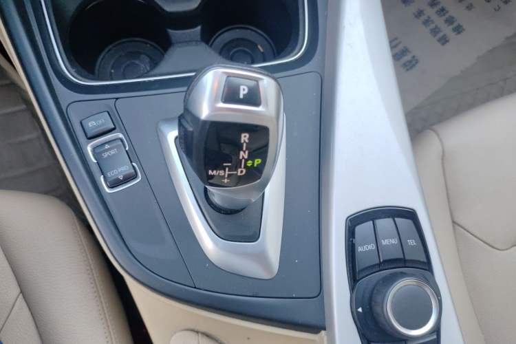 Used BMW 3 Series 2014 320i Sport Edition Gear Lever