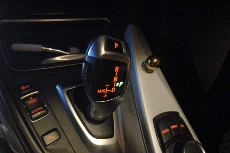 Used BMW 3 Series 2014 320Li Fashion Model Gear Lever