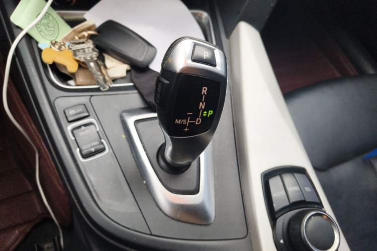 Used BMW 3 Series 2014 320i Sport Edition Gear Lever