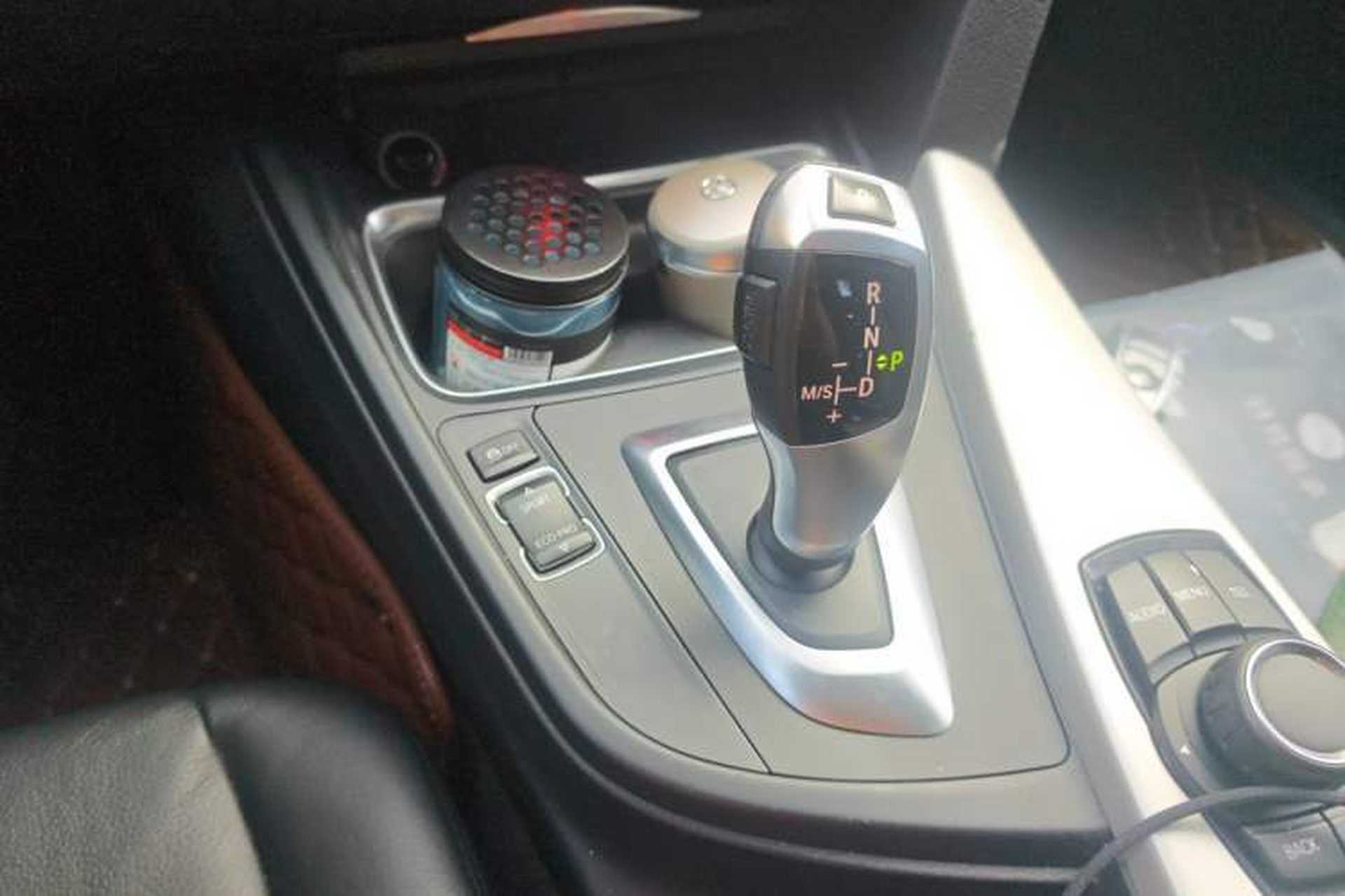 Used BMW 3 Series 2014 320i Sport Edition Gear Lever