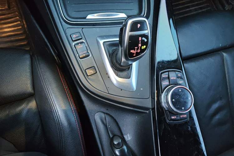 Used BMW 3 Series 2014 328i Sport Design Package Gear Lever