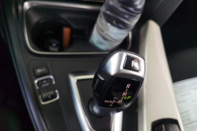 Used BMW 3 Series 2014 320i Active Edition Gear Lever