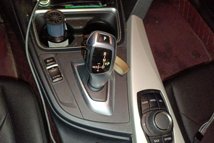 Used BMW 3 Series 2014 320i Active Edition Gear Lever