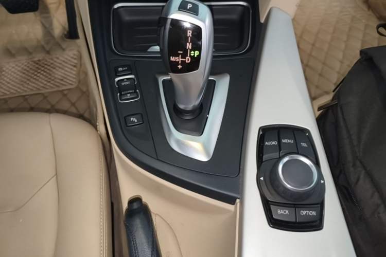 Used BMW 3 Series 2014 320Li Fashion Model Gear Lever