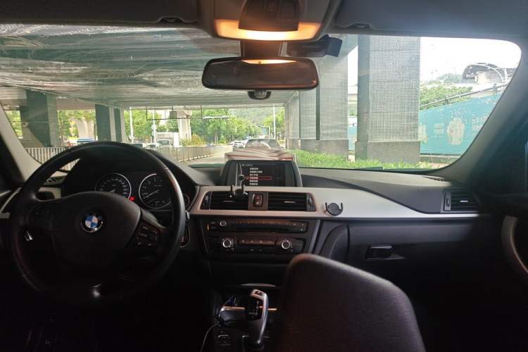 Used BMW 3 Series 2014 320i Active Edition Headliner