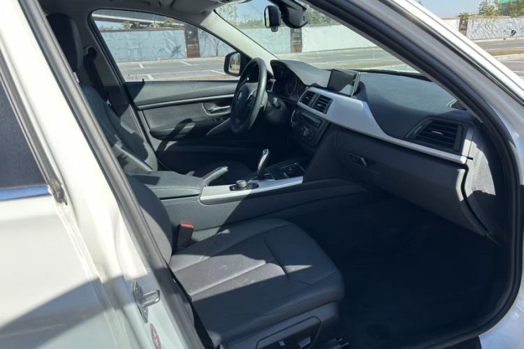 Used BMW 3 Series 2014 320Li Fashion Model Interior 1