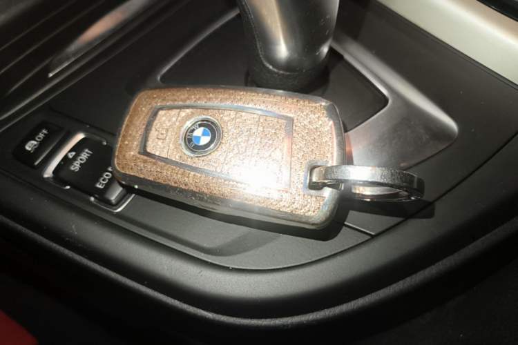 Used BMW 3 Series 2014 320i Sport Edition Interior 1