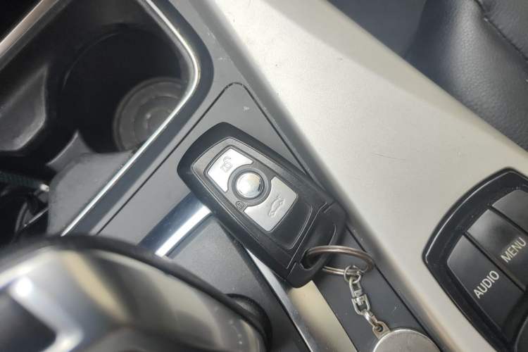 Used BMW 3 Series 2014 320i Sport Edition Interior 1