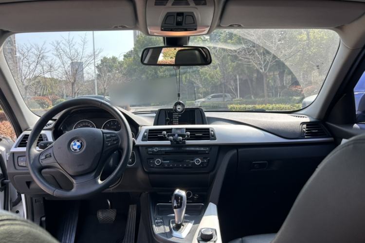 Used BMW 3 Series 2014 320i Sport Edition Interior 1