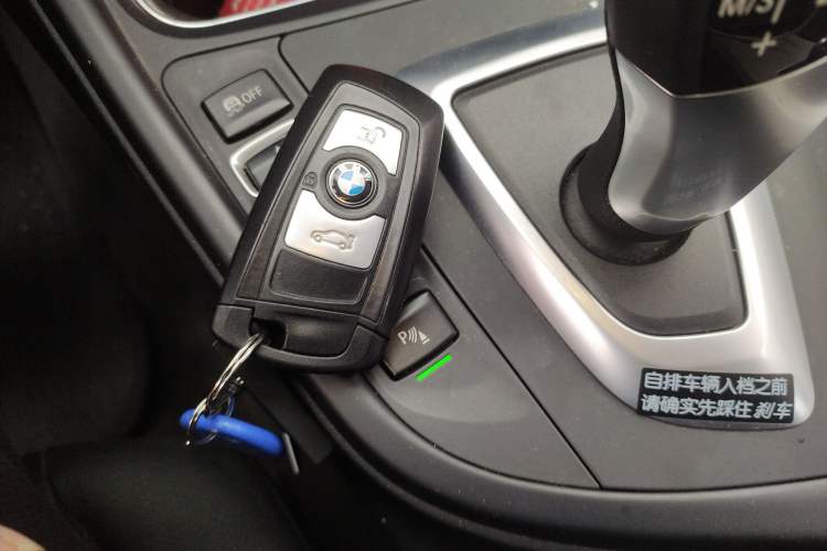Used BMW 3 Series 2014 320Li Fashion Model Interior 1