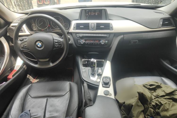 Used BMW 3 Series 2014 320i Sport Edition Interior 2