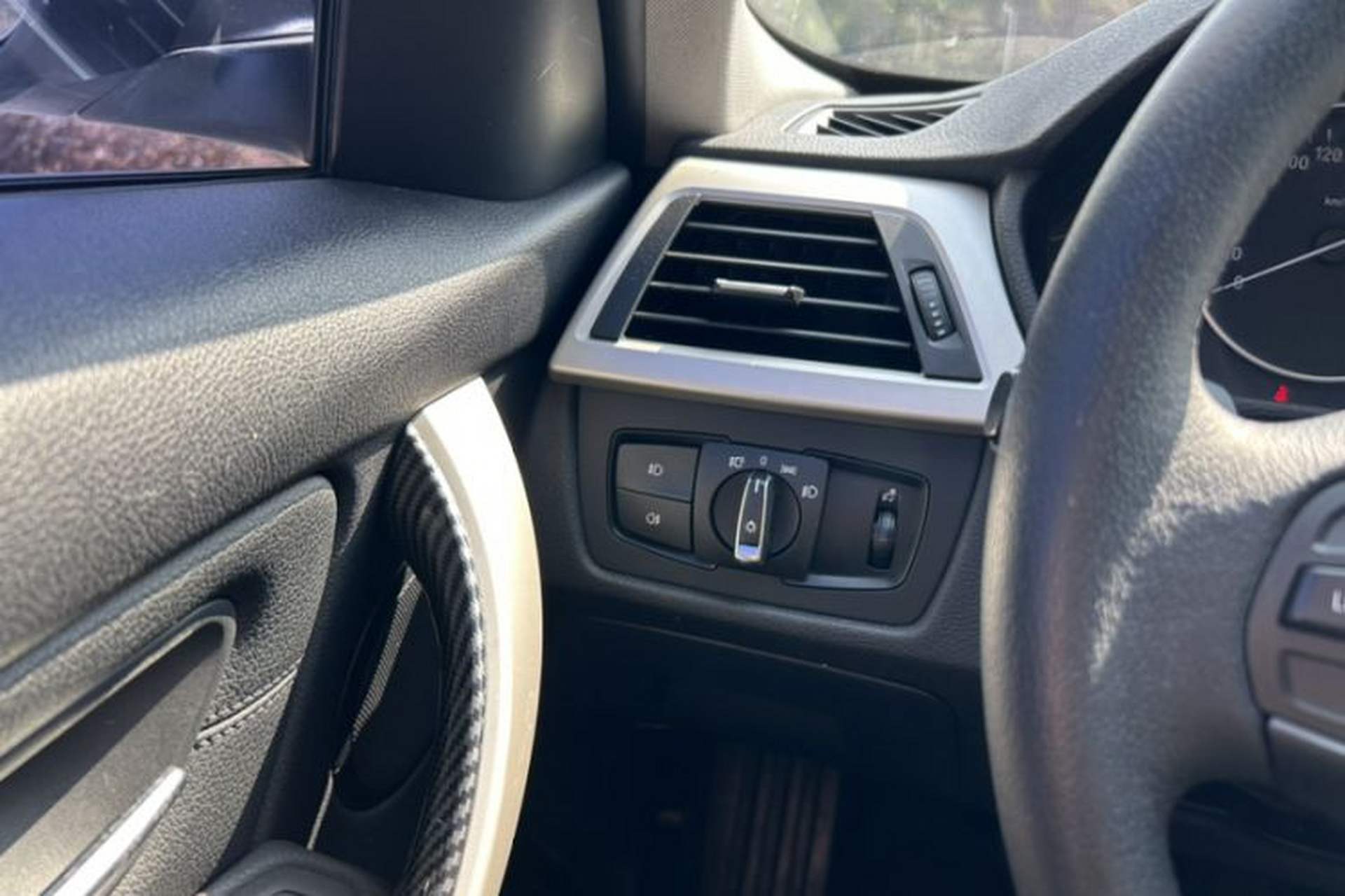 Used BMW 3 Series 2014 320i Sport Edition Interior 2