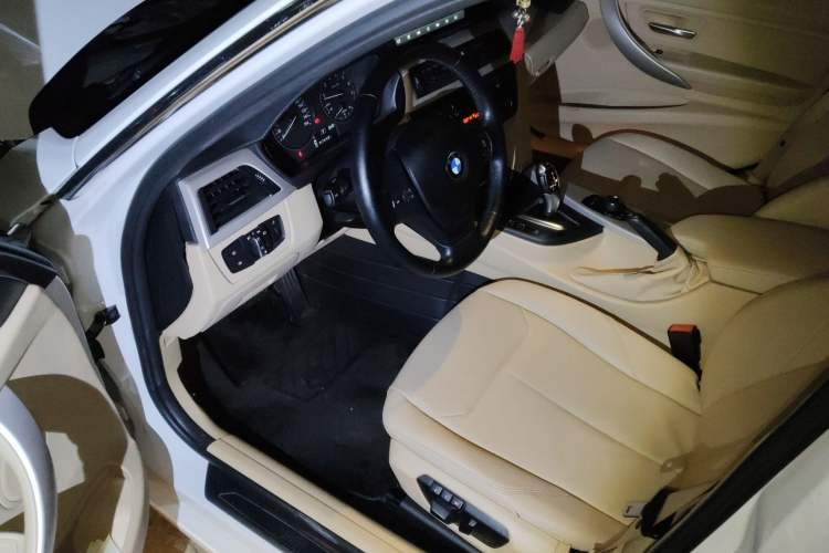 Used BMW 3 Series 2014 320Li Fashion Model Interior 3