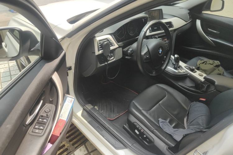 Used BMW 3 Series 2014 320i Sport Edition Interior 3