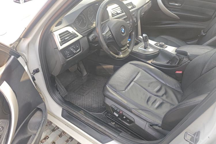 Used BMW 3 Series 2014 320i Sport Edition Interior 3
