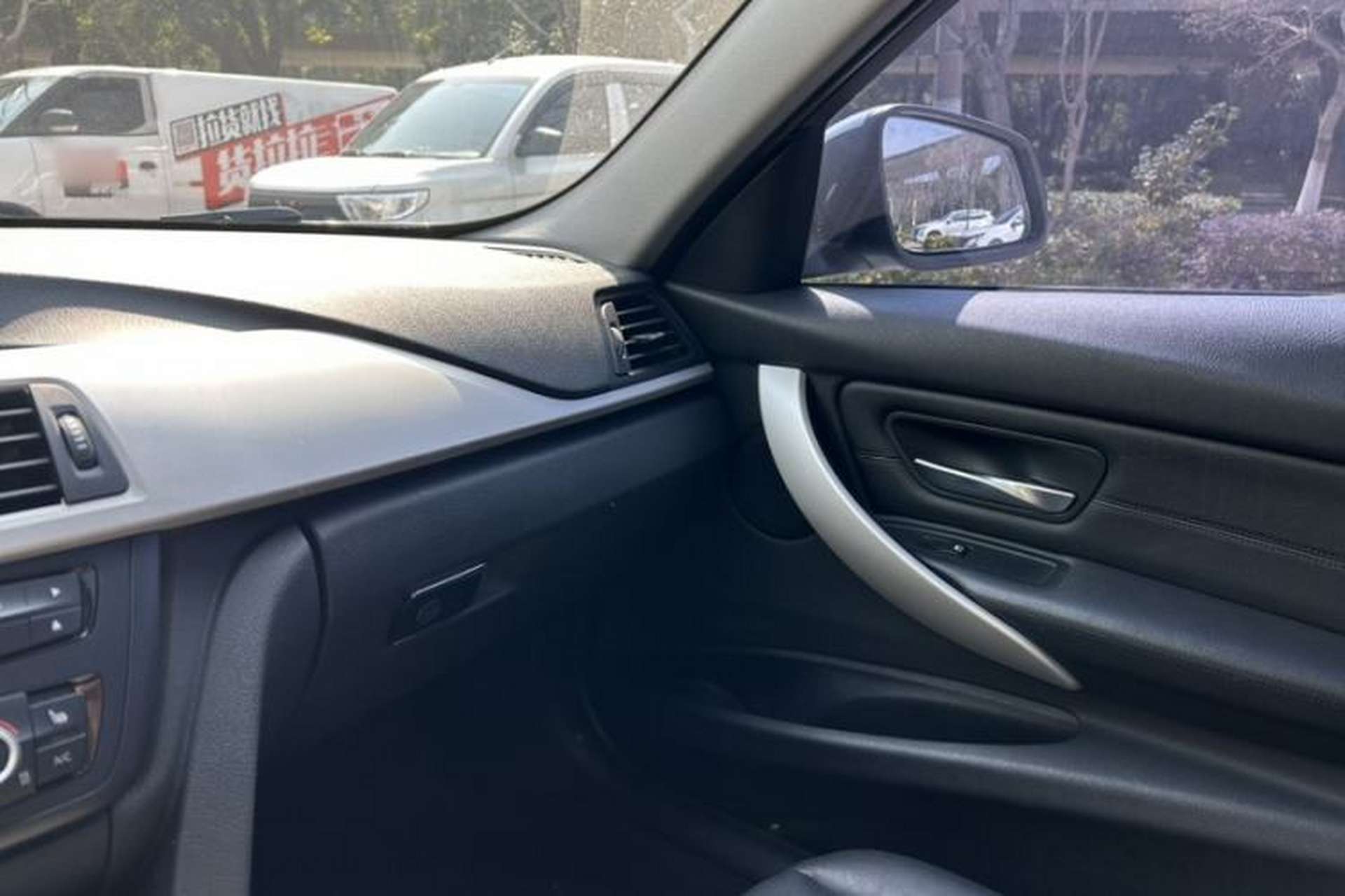 Used BMW 3 Series 2014 320i Sport Edition Interior 3