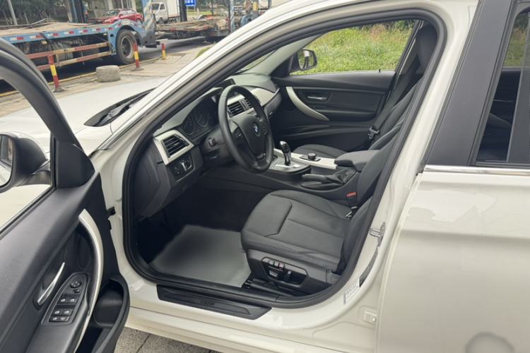 Used BMW 3 Series 2014 320Li Fashion Model Interior 4