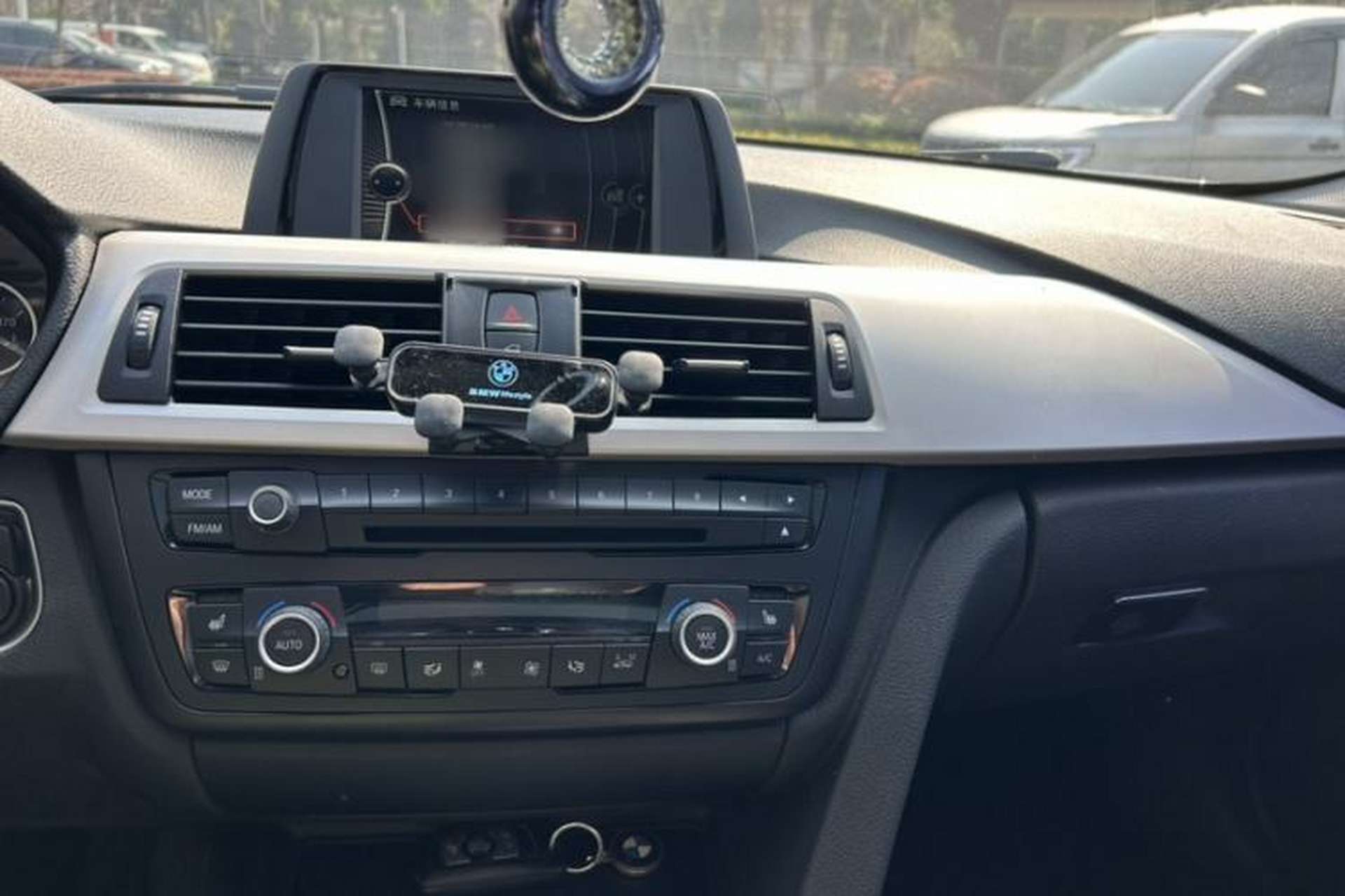 Used BMW 3 Series 2014 320i Sport Edition Interior 4