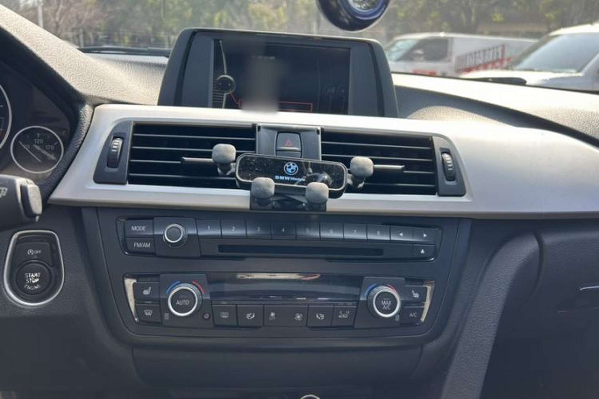 Used BMW 3 Series 2014 320i Sport Edition Interior 5