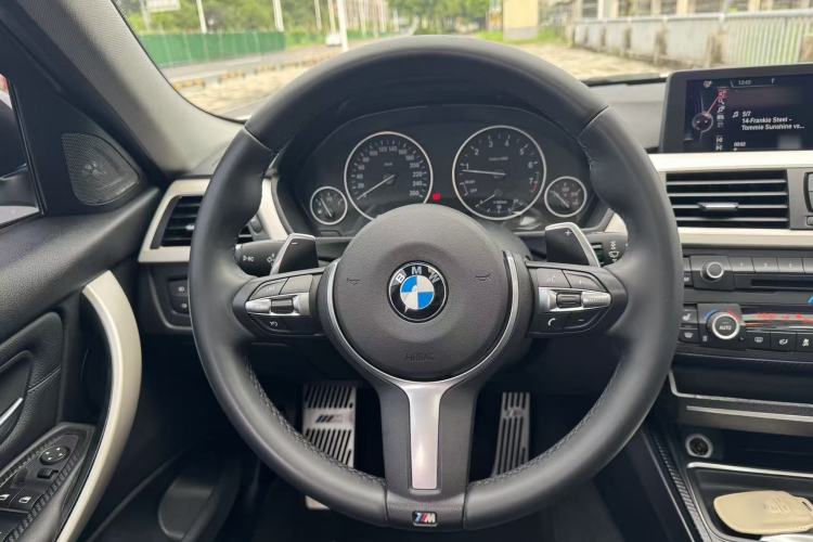 Used BMW 3 Series 2014 320i Sport Edition Interior 6