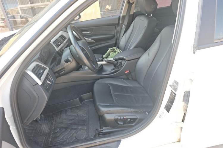 Used BMW 3 Series 2014 320i Active Edition Left Front Seat
