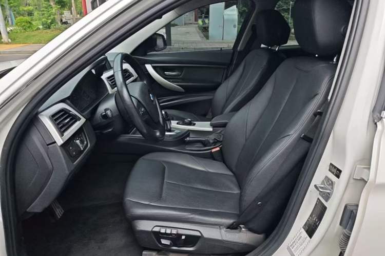 Used BMW 3 Series 2014 320Li Fashion Model Left Front Seat