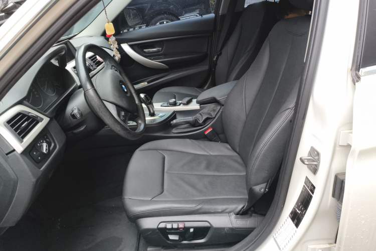 Used BMW 3 Series 2014 320Li Fashion Model Left Front Seat