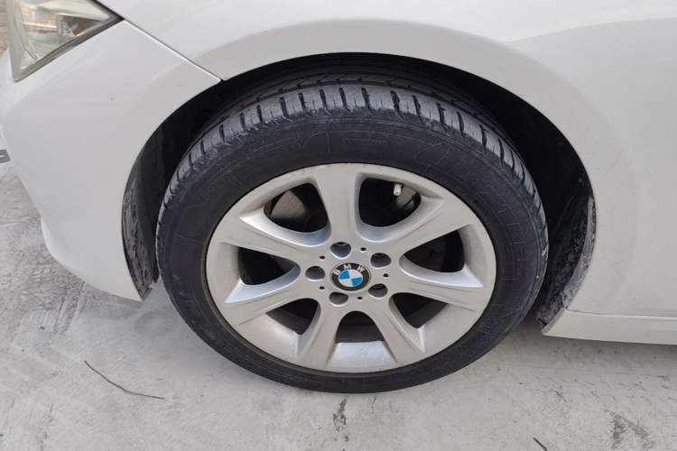 Used BMW 3 Series 2014 328Li Fashion Model Left Front Wheel Hub