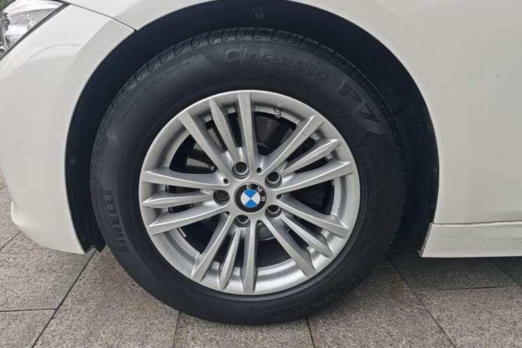 Used BMW 3 Series 2014 320Li Fashion Model Left Front Wheel Hub