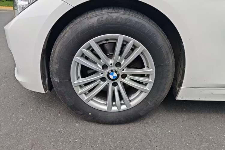 Used BMW 3 Series 2014 320Li Fashion Model Left Front Wheel Hub