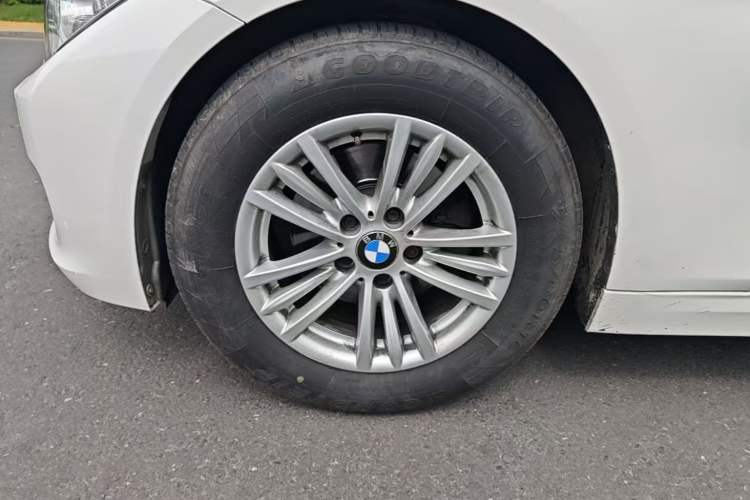 Used BMW 3 Series 2014 320Li Fashion Model Left Front Wheel Hub