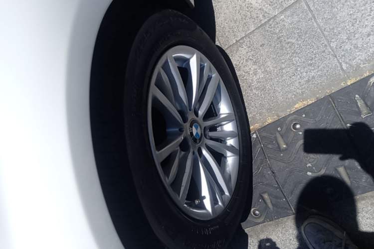 Used BMW 3 Series 2014 320Li Fashion Model Left Front Wheel Hub