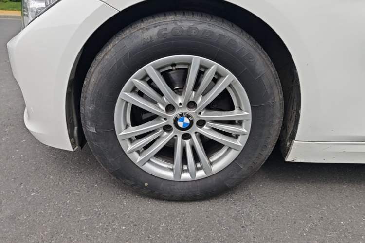 Used BMW 3 Series 2014 320Li Fashion Model Left Front Wheel Hub