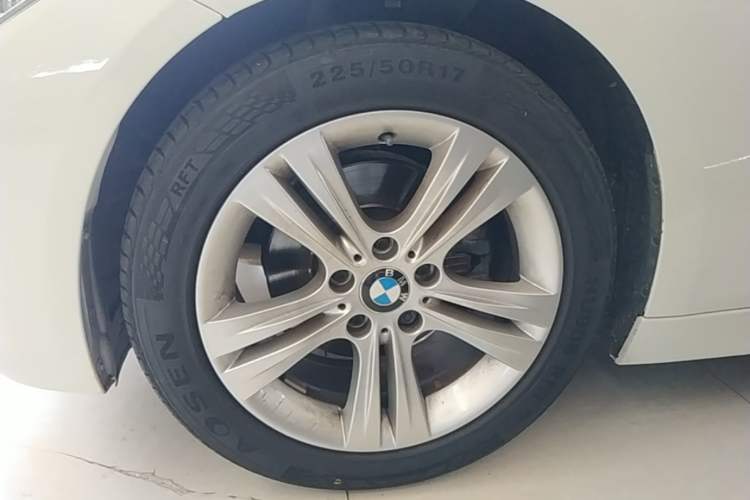 Used BMW 3 Series 2014 320i Sport Design Package Left Front Wheel Hub