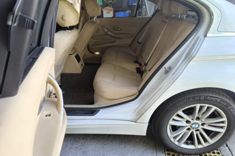 Used BMW 3 Series 2014 320Li Fashion Model Left Rear Seat