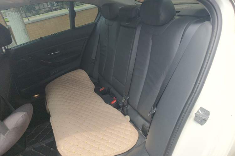 Used BMW 3 Series 2014 328Li Fashion Model Left Rear Seat