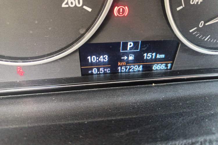 Used BMW 3 Series 2014 320Li Fashion Model Odometer Close Up