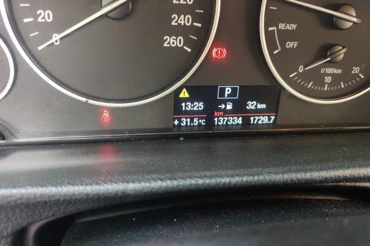 Used BMW 3 Series 2014 320i Sport Edition Odometer Close Up