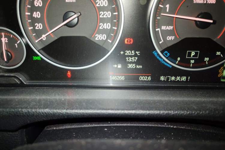 Used BMW 3 Series 2014 328i Sport Design Package Odometer Close Up