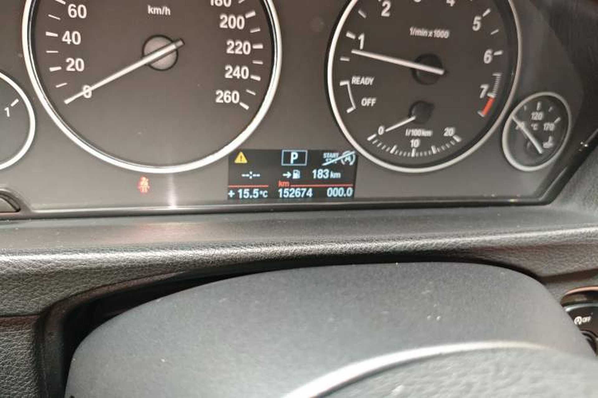 Used BMW 3 Series 2014 328Li Fashion Model Odometer Close Up
